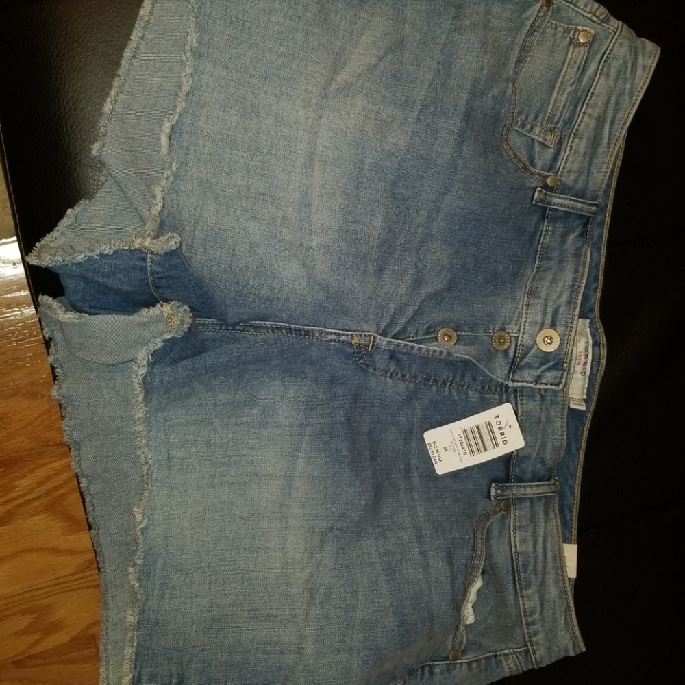 Light denim shorts